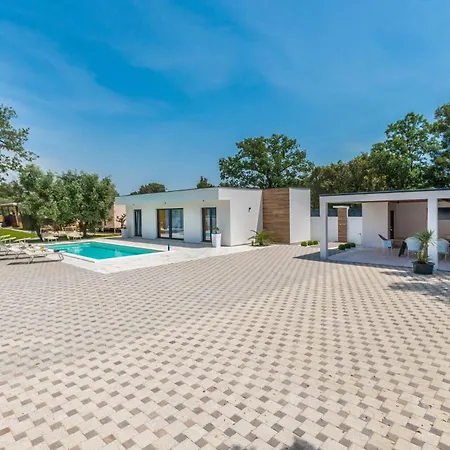 Holiday home Beautiful In Biograd With Wifi